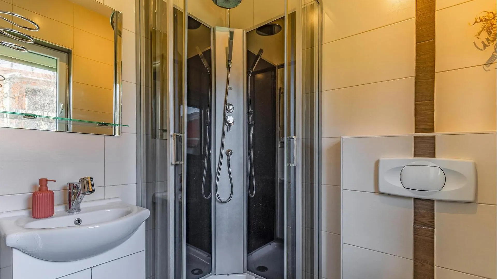 בית נופש 4 Bedroom Stunning Home In Labin