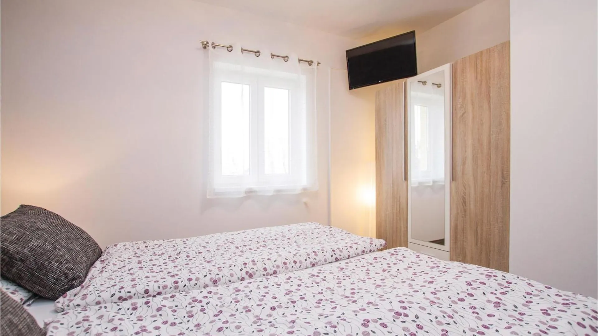 4 Bedroom Stunning Home In Labin